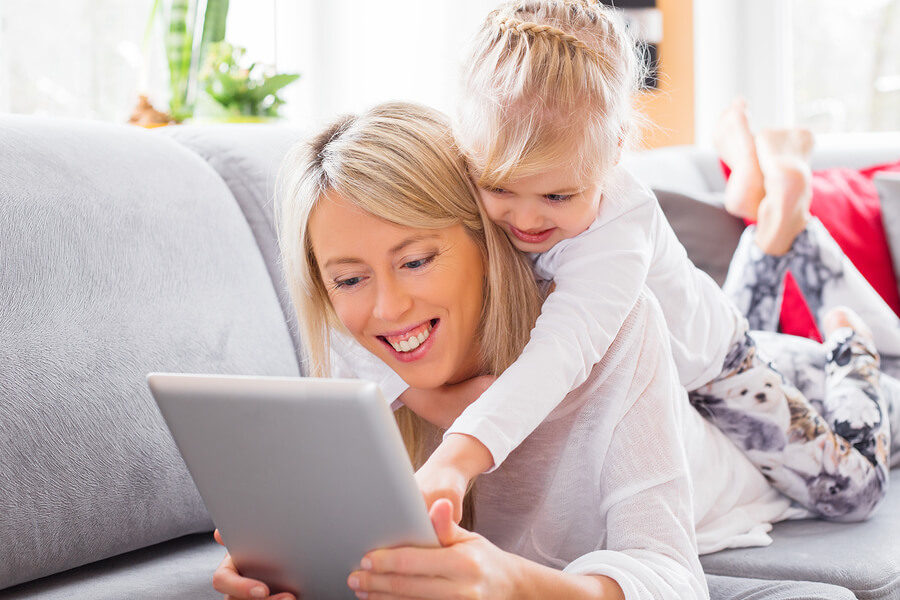 mother addicted to tablet or app