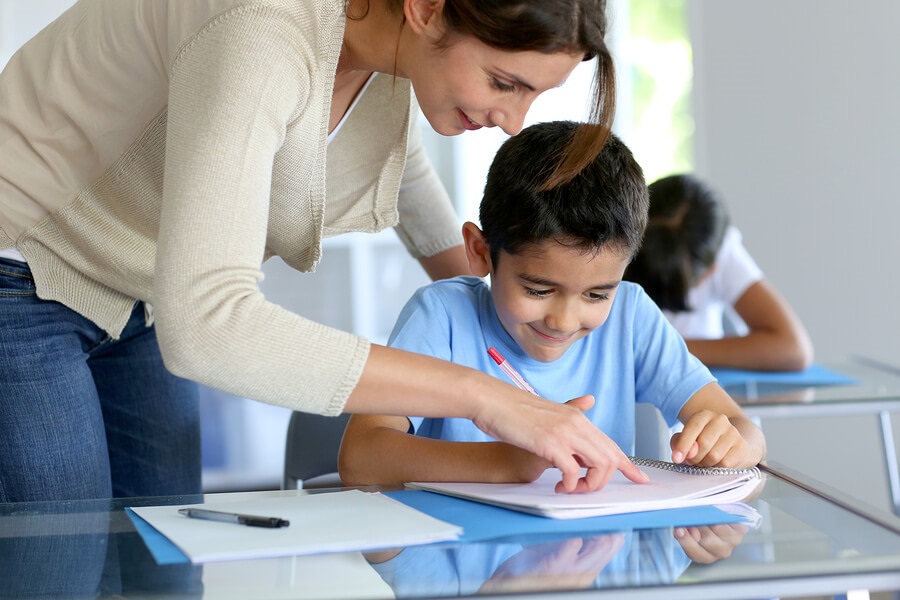 teacher helping student with IEP