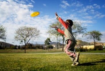 NeighborhoodGames,KidsOutside,PlayingFrisbee