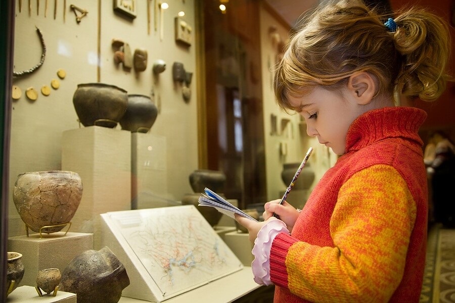 Little girl at the museum