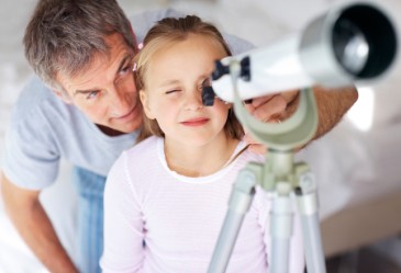 SpringActivities,Star-Gazing,Telescope,KidLookingThroughTelescope