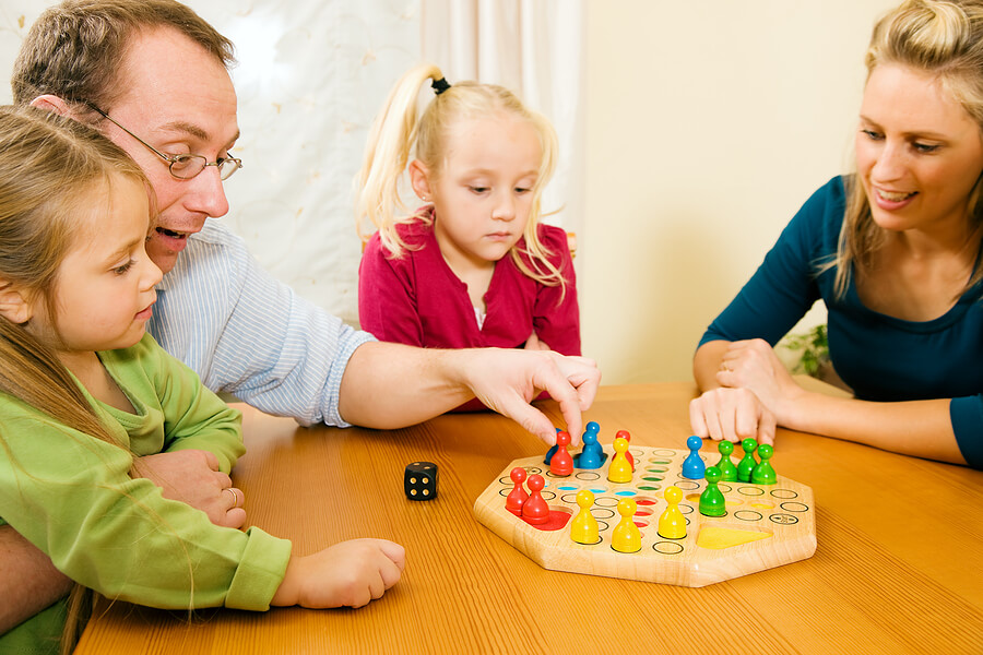 NewYearsResolution,familyplayingboardgametogether