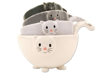 cat measuring cups