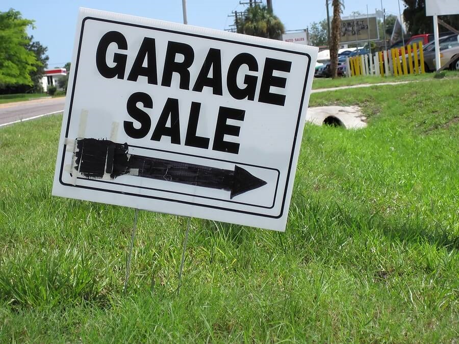 Garage sale sign