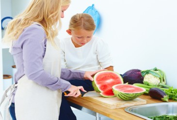 KidsintheKitchen,CuttingWatermelon